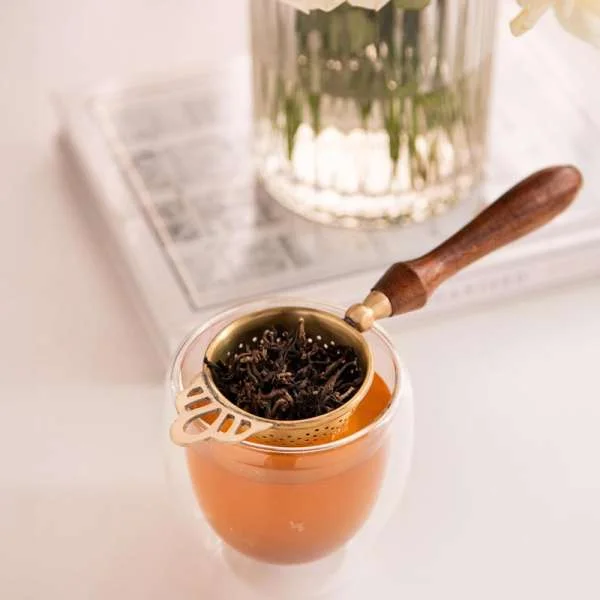 Brass Tea Strainer with Wooden Handle - Agroshoppy View 2